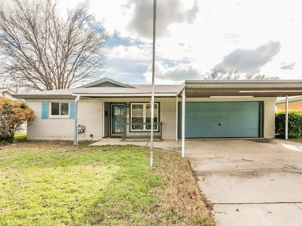 1652 Gill St, Blue Mound, TX 76131
