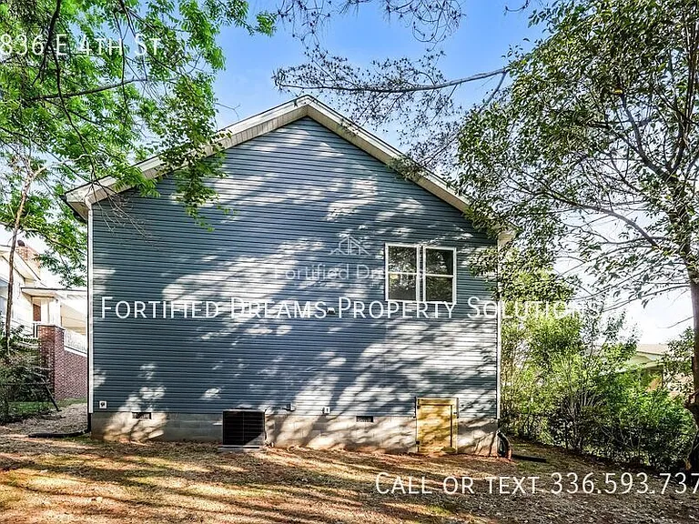 1836 E 4th St — Photo 14