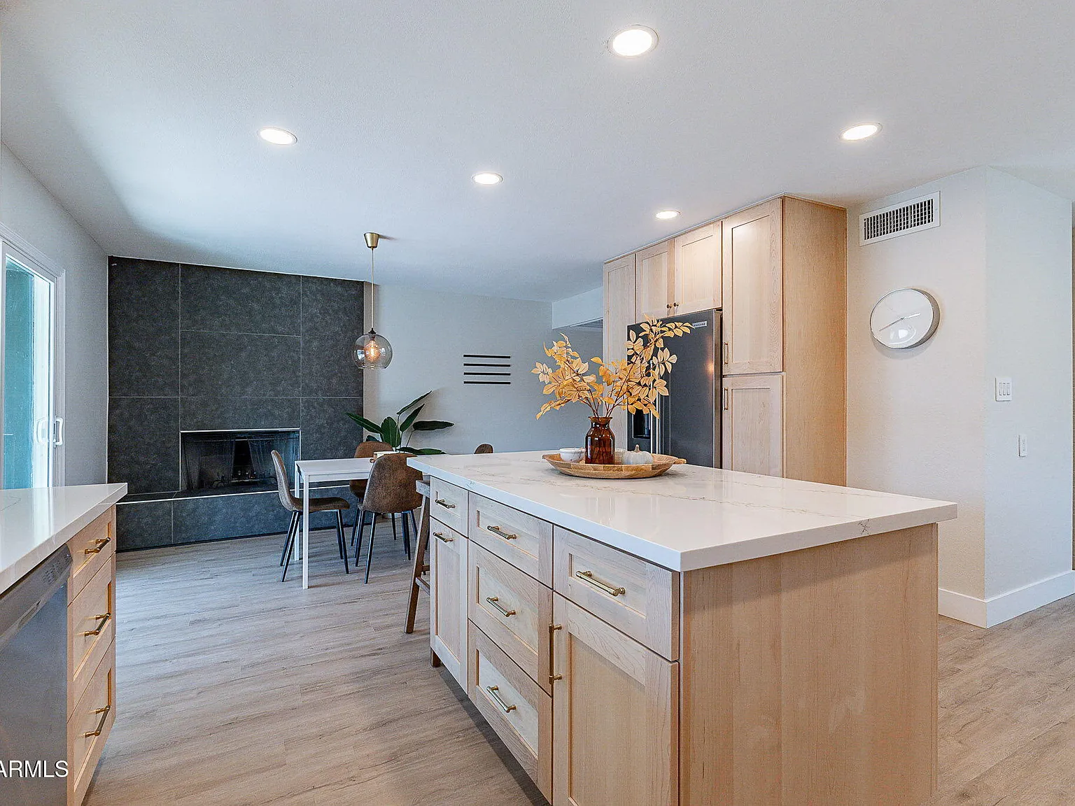 3 bed, 2.0 bath, 1498 sqft, $2,800 — Photo 4