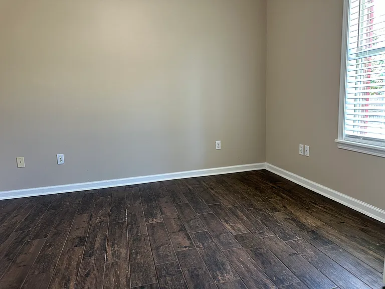 802 Johnston Cv — Photo 12