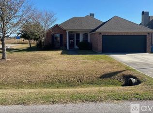101 Camelot Hill Dr, Youngsville, LA 70592