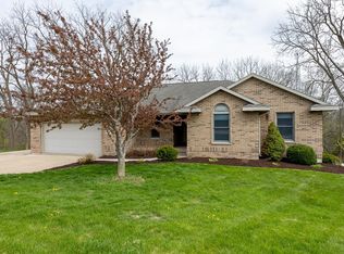 8694 Harvest Ln, Dubuque, IA 52003