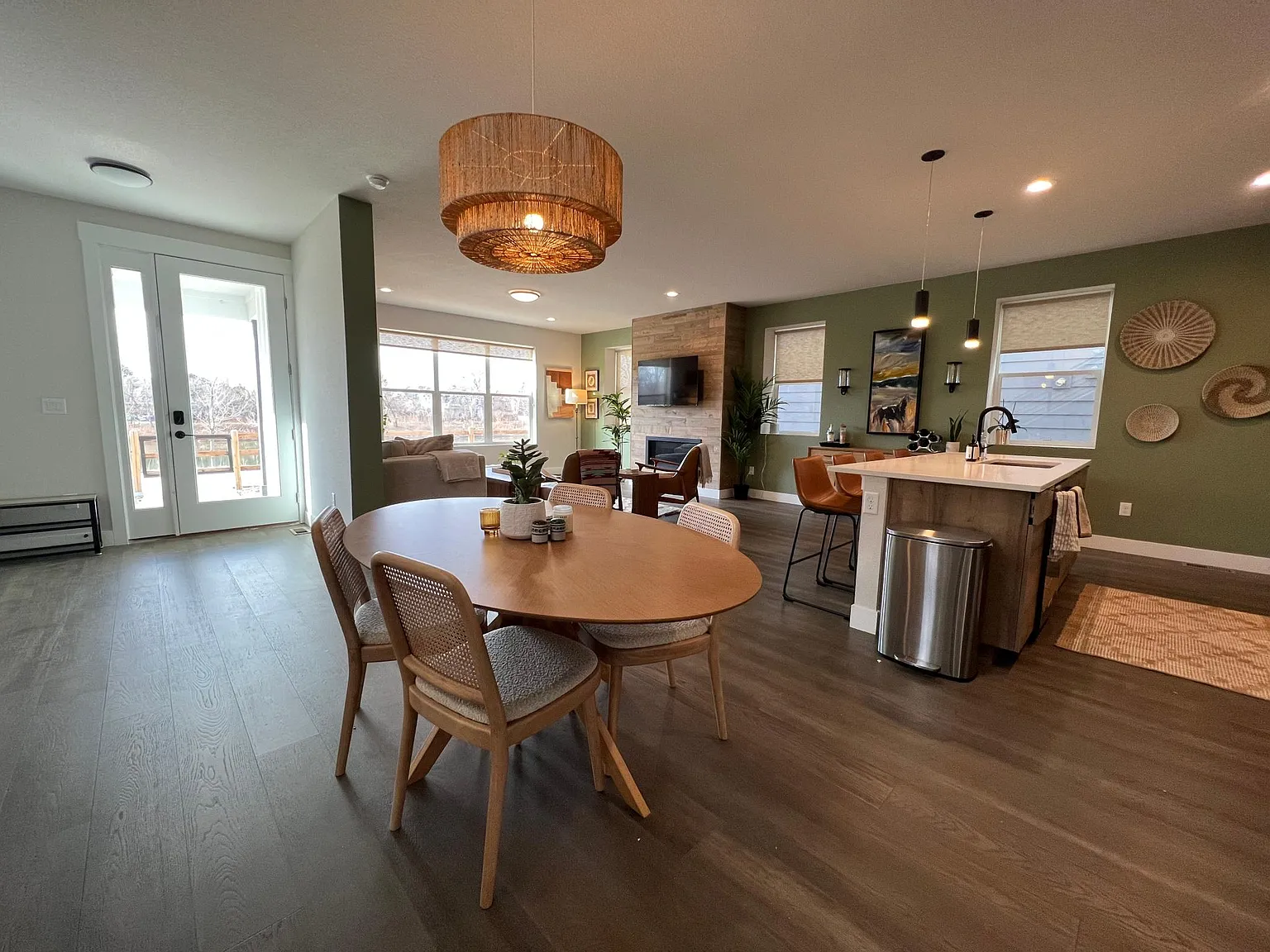 3 bed, 1920 sqft, $3,600 — Photo 2