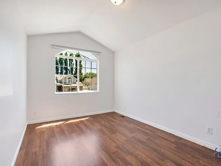 649 E Duck Creek Cir — Photo 10