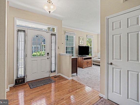 5th image of 406 Nottingham Ln