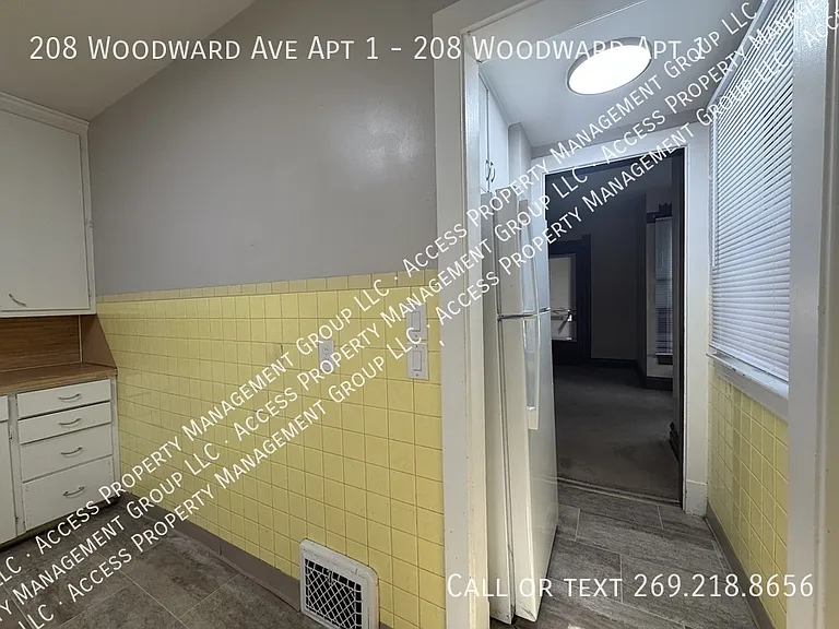 208 Woodward Ave #1 — Photo 14