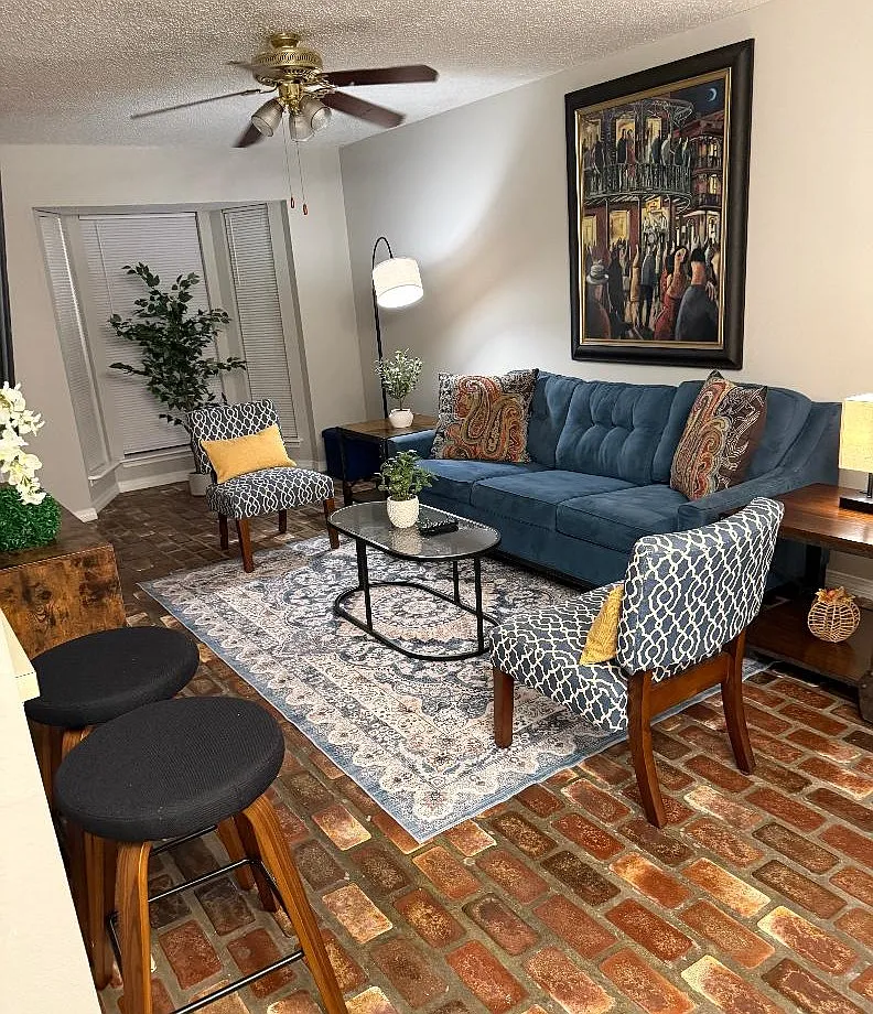 2 bed, 1.5 bath, 1100 sqft, $2,300 — Photo 1