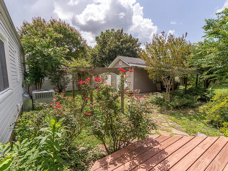 4 Orlando Dr — Photo 6