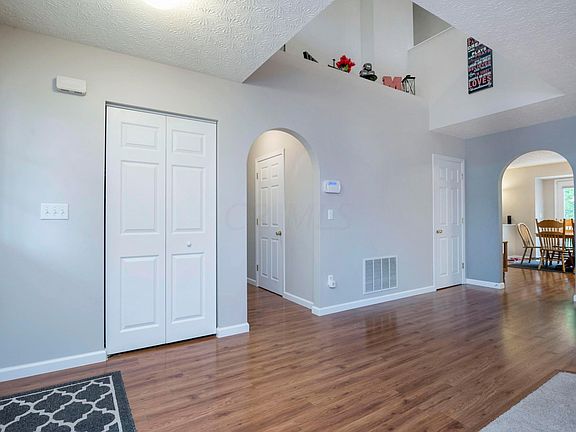 4th image of 65 Knights Bridge Dr W