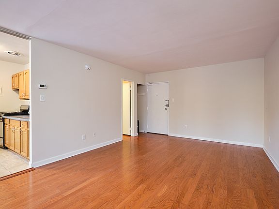 2710-Macomb-St-NW-218-21-02-04-25427_02092021