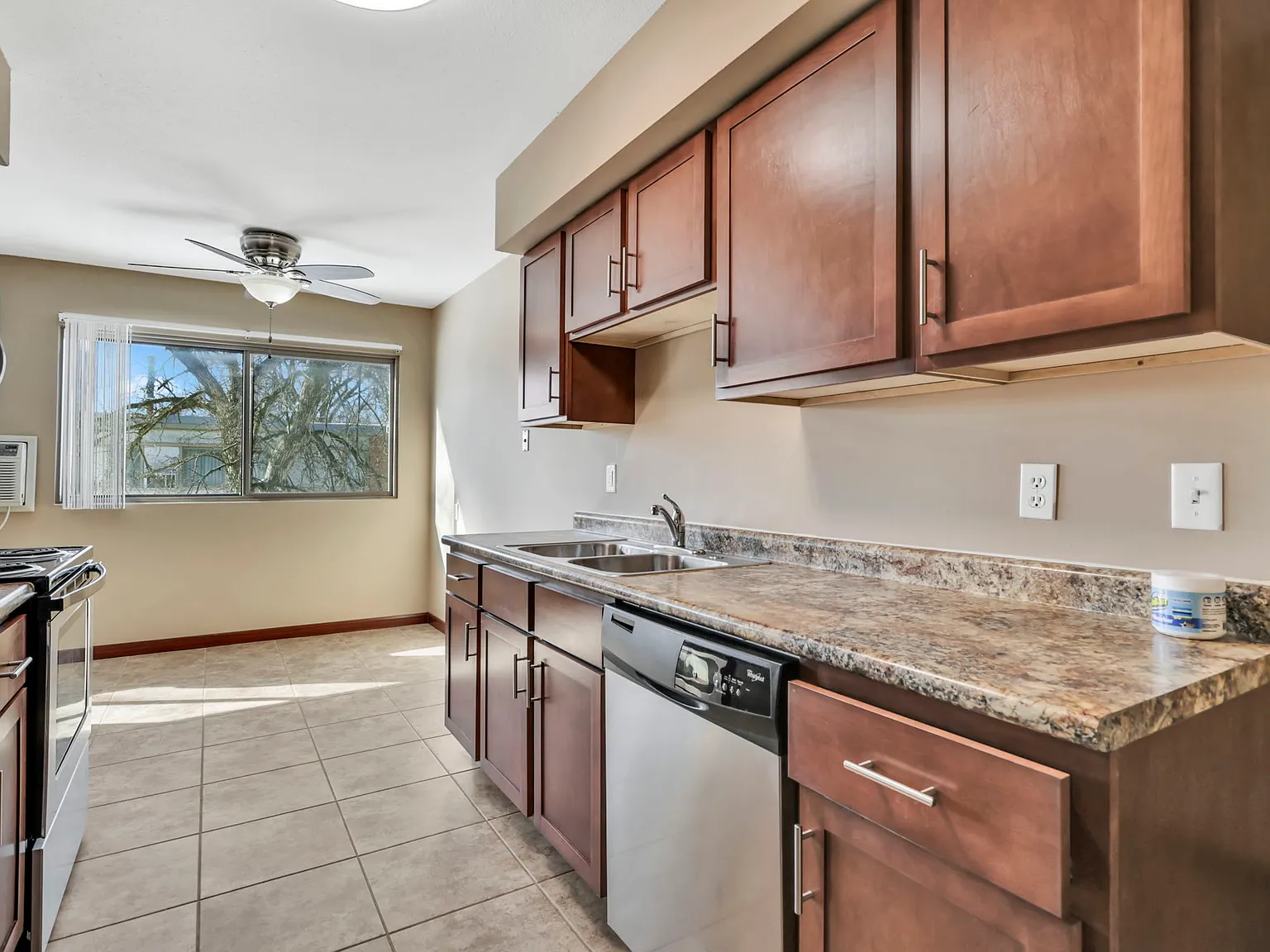 Lamplighter Village Apartments — Photo 2