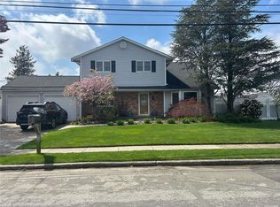 52 Madison Ave, Deer Park, NY 11729