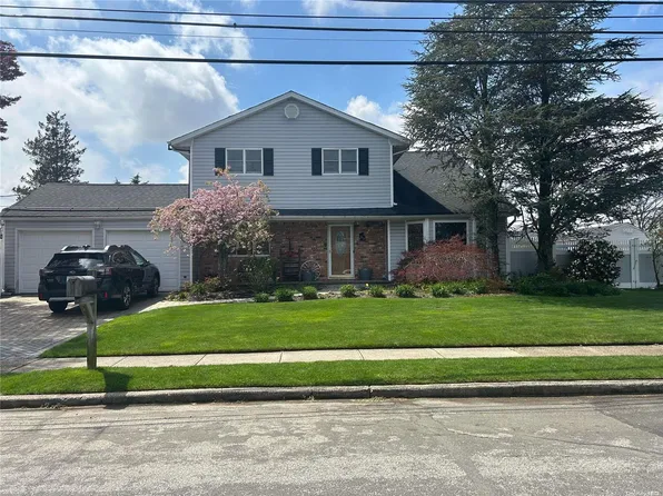 52 Madison Avenue, Deer Park, NY 11729