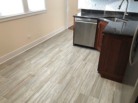 4th image of 4929 N Kedvale Ave #2