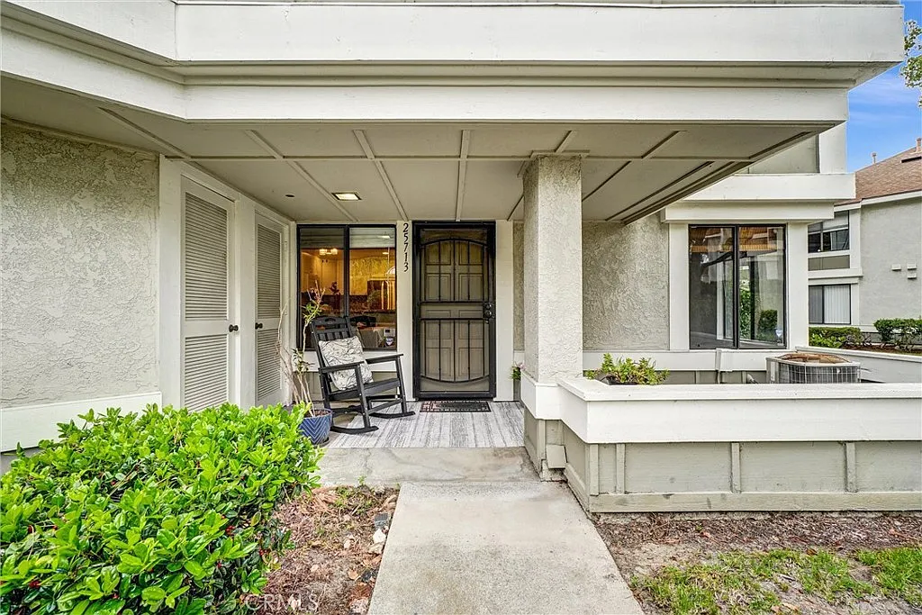 Photo 1 of 26 - 25713 Sycamore Pointe - Lake Forest, CA Primary Photo - 25713 Sycamore Pointe