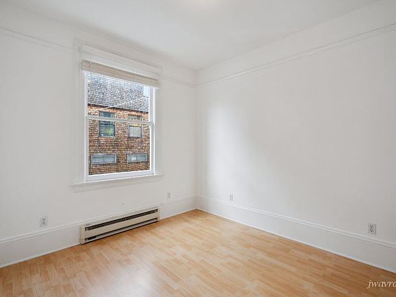 3rd image of 285 Pixley St #J