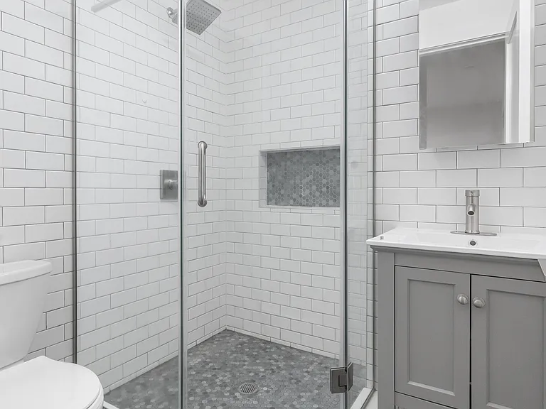 418 E 9th St #1B — Photo 8