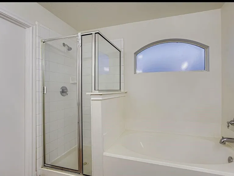 826 Forest Hillside Ln — Photo 10