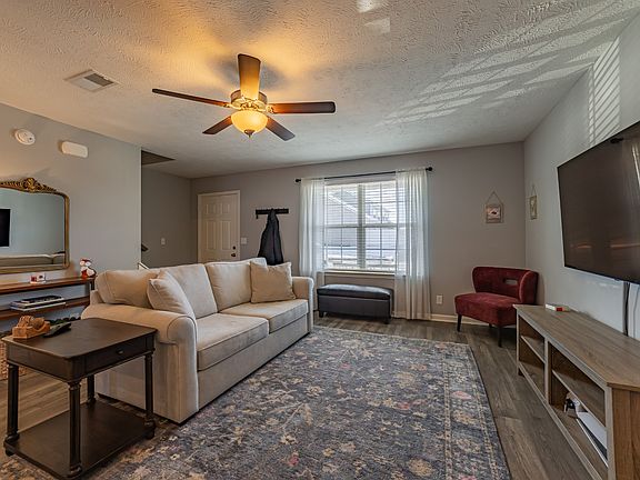 3rd image of 3427 Donerail Cir