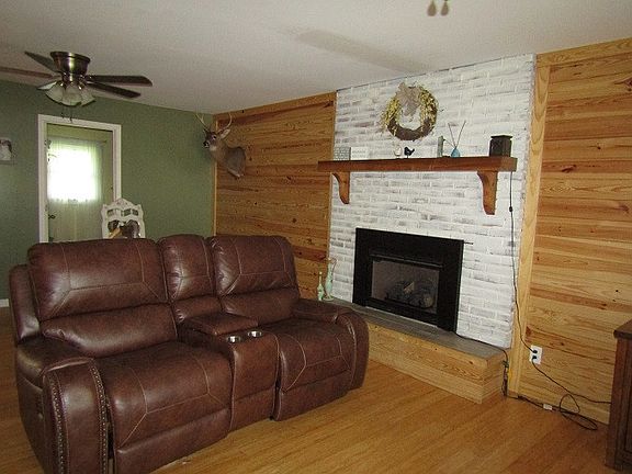 3rd image of 243 McCarter Dr