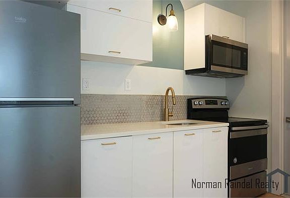 4th image of 3013 Barker Ave APT 5D
