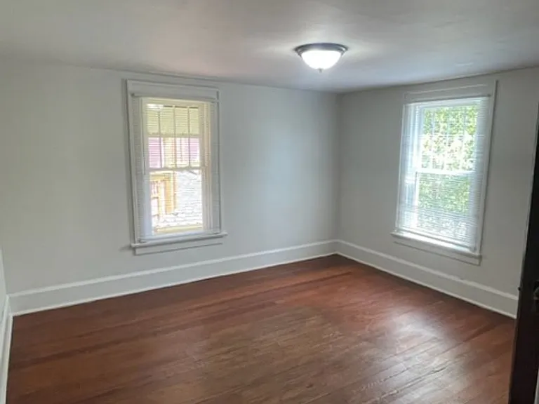 536 Pleasant St — Photo 13
