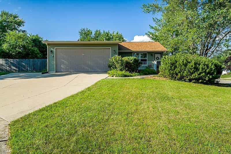 1st image of 4258 Applewood Ct