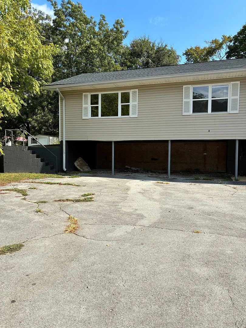 109 Signal View Street — Photo 2