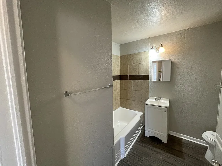859 Steves Ave #2 — Photo 9