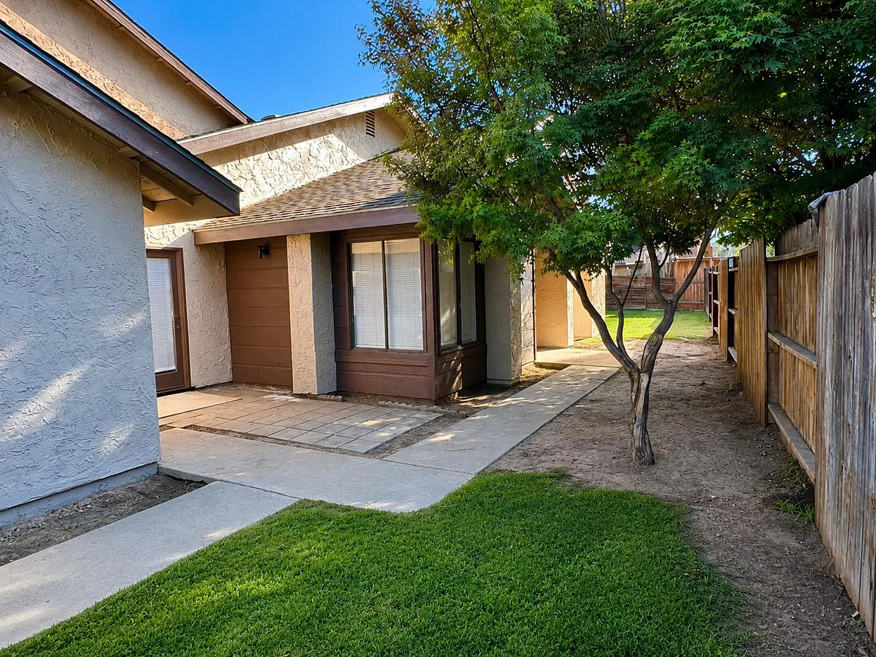 2 bed, 1023 sqft, $1,800 — Photo 2
