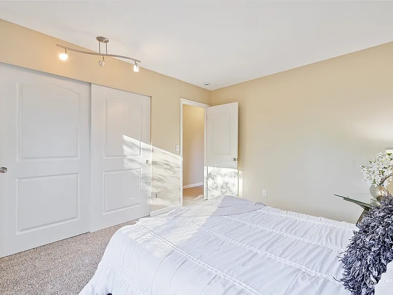 13524 39th Ave NE — Photo 32