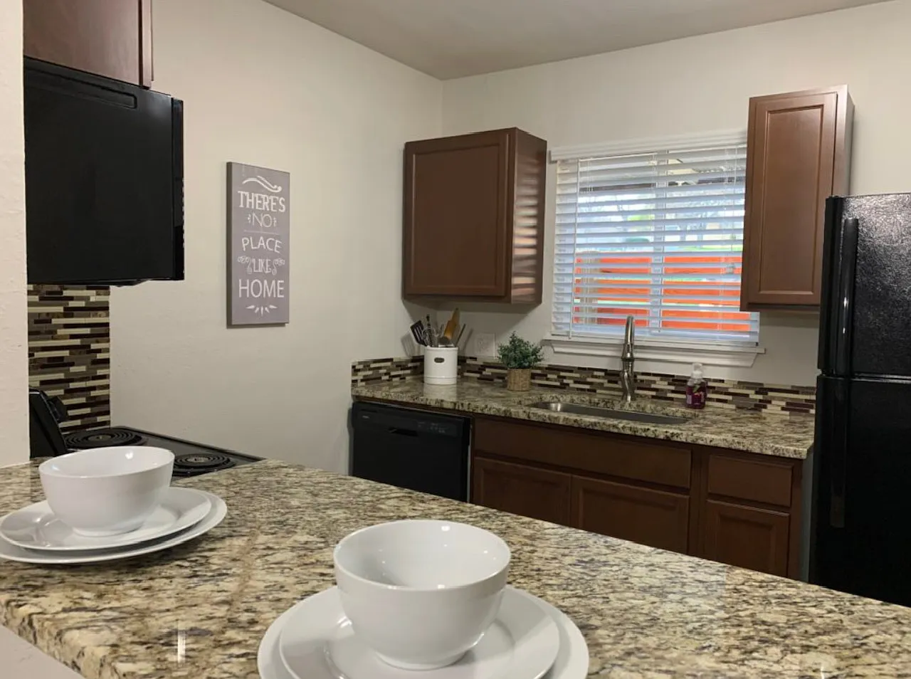 3 bed, 2.0 bath, 1275 sqft, $1,395 — Photo 4