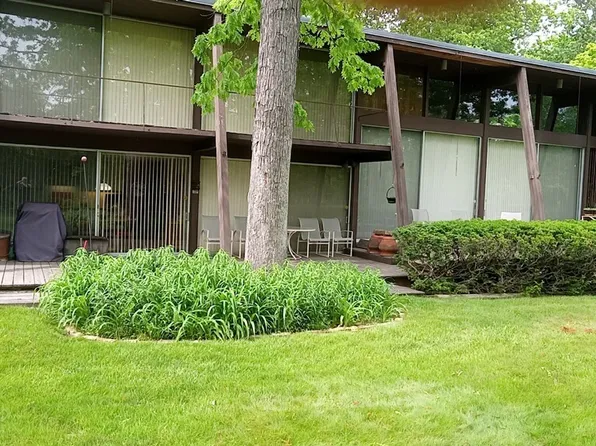 1617 Ridge Rd, Highland Park, IL 60035