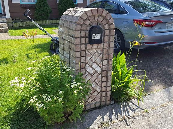 Mailbox Flowers 1