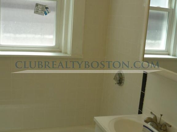 4th image of 1615 Commonwealth Ave #25B