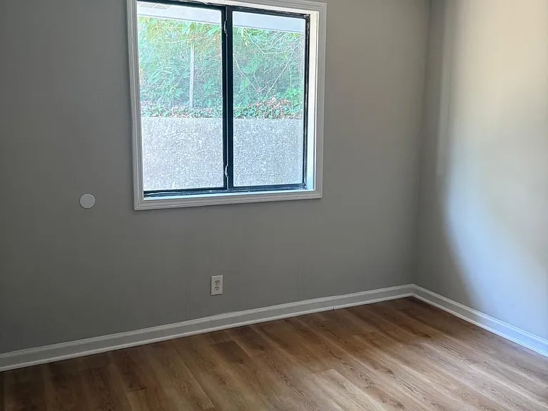 235 Barfield Ave SW — Photo 10