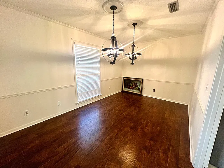 107 Hampton Ave — Photo 4