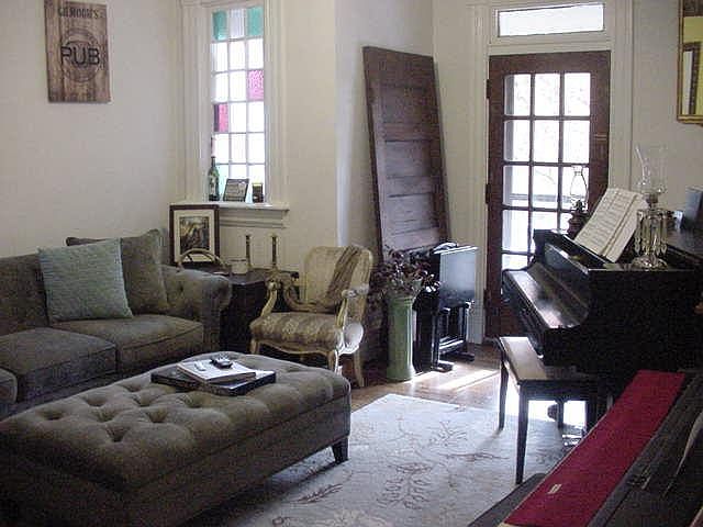 1st image of 162 1/2 W Hubbard Ave #162-1/2