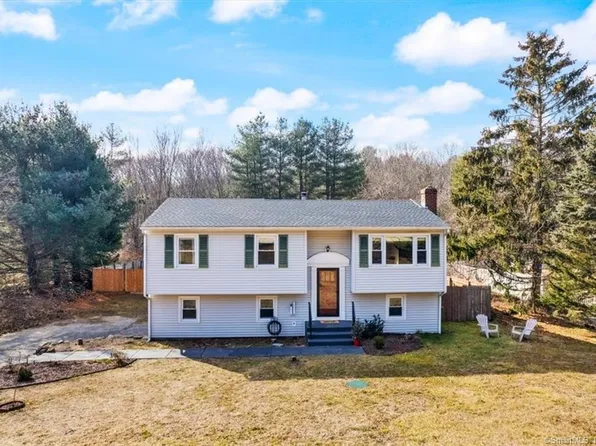 22 Quailcrest Road, East Lyme, CT 06333