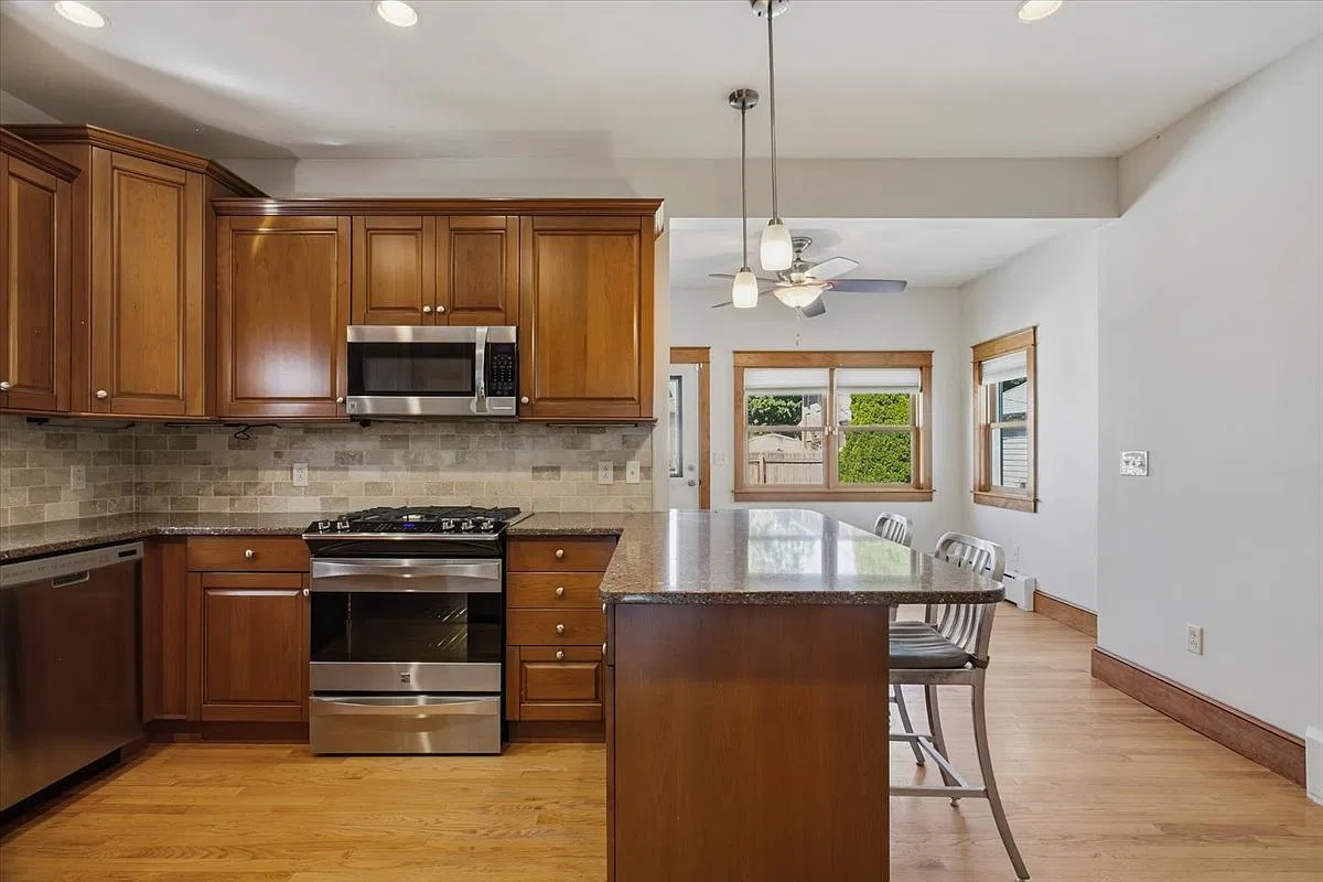 3 bed, 2000 sqft, $3,900 — Photo 4