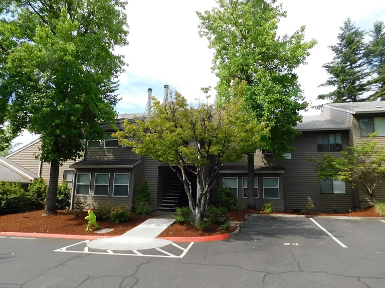 Town Center Heights Apartments — Photo 17