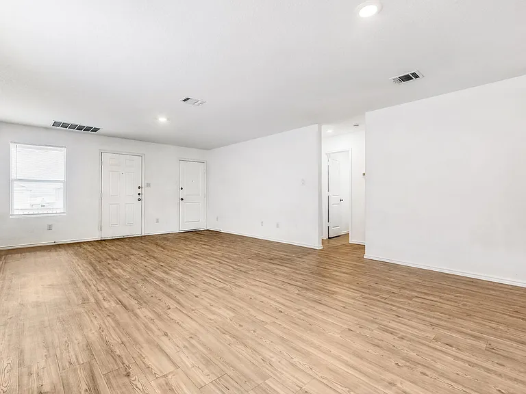 7102 Satellite Dr — Photo 36
