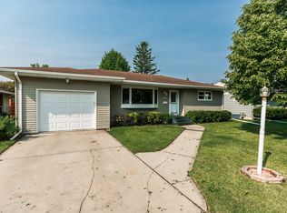 1907 14th Ave NW, East Grand Forks, MN 56721