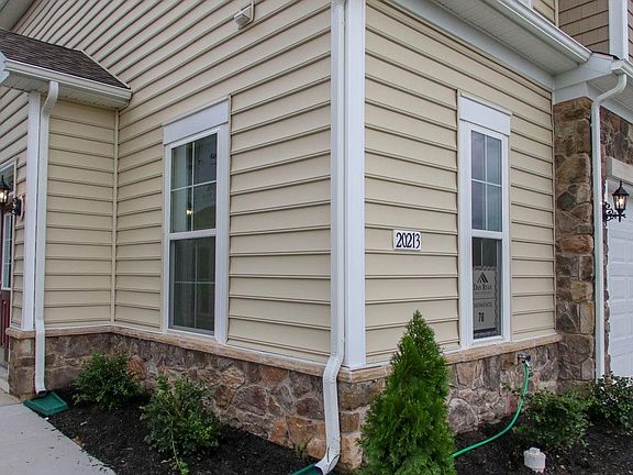 3rd image of 20213 Huntington Ct