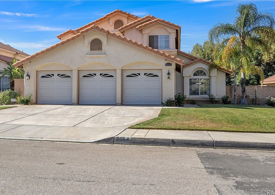 1st image of 3654 N Canyon Terrace Dr