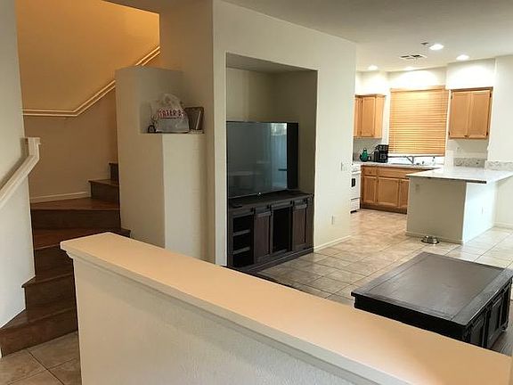 4th image of 41699 Woodridge Ave