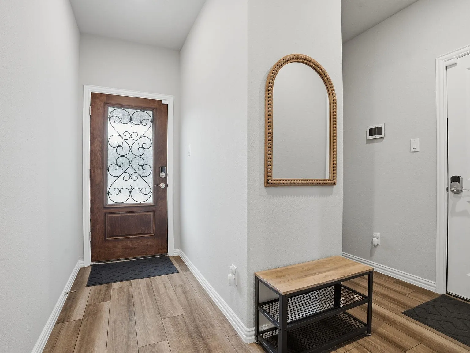 3 bed, 2.0 bath, 1552 sqft, $2,200 — Photo 3