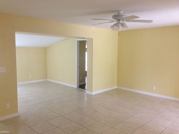 3rd image of 912 Harth Dr