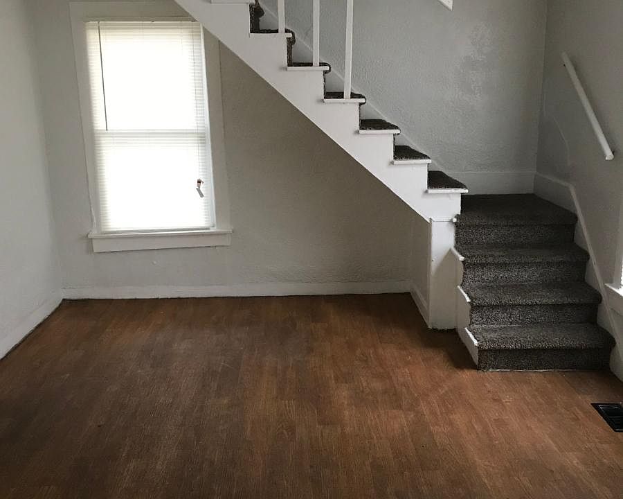 2nd image of 1521 E 8th St