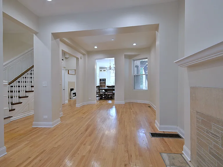 233 N Sacramento Blvd — Photo 23